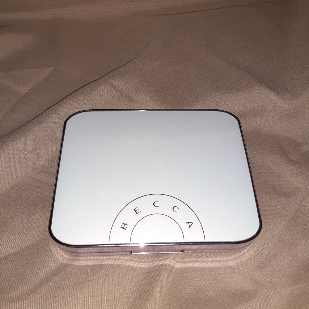 Becca Pearl Glow Palette... being discontinued